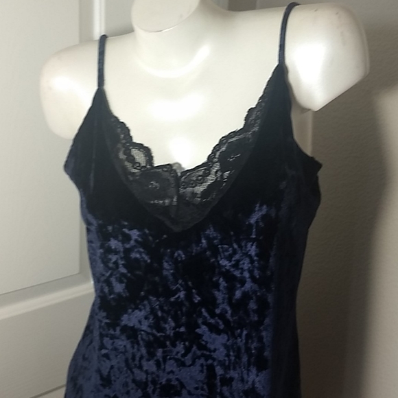 Socialite Shell - Picture 2 of 4